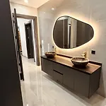 Design-villa Mit Privatem Pool & Stimmungsvoller Beleuchtung *