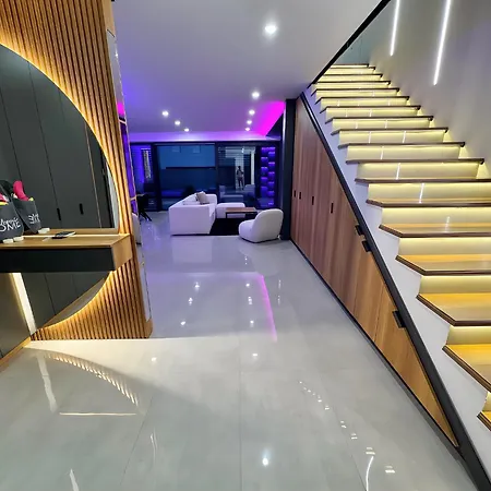 Design-villa Mit Privatem Pool & Stimmungsvoller Beleuchtung Вілла *