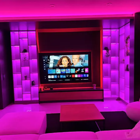 Design-villa Mit Privatem Pool & Stimmungsvoller Beleuchtung * Лінц