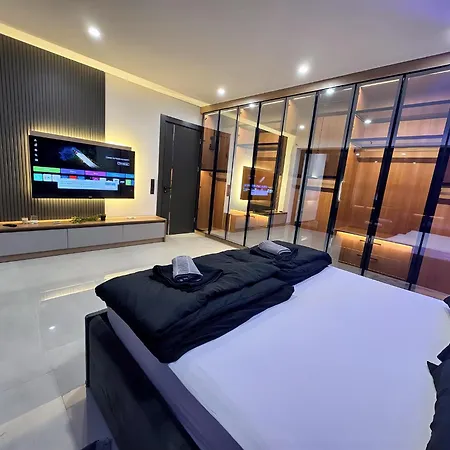 Design-villa Mit Beheiztem Pool & Stimmungsvoller Beleuchtung * Лінц