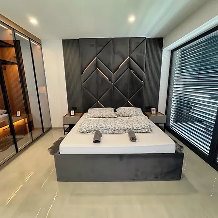 Design-villa Mit Beheiztem Pool & Stimmungsvoller Beleuchtung Villa