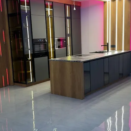 Design-villa Mit Beheiztem Pool & Stimmungsvoller Beleuchtung Villa Linz