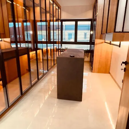 Design-villa Mit Privatem Pool & Stimmungsvoller Beleuchtung