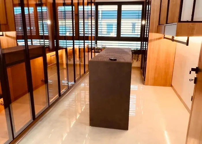 Design-villa Mit Privatem Pool & Stimmungsvoller Beleuchtung