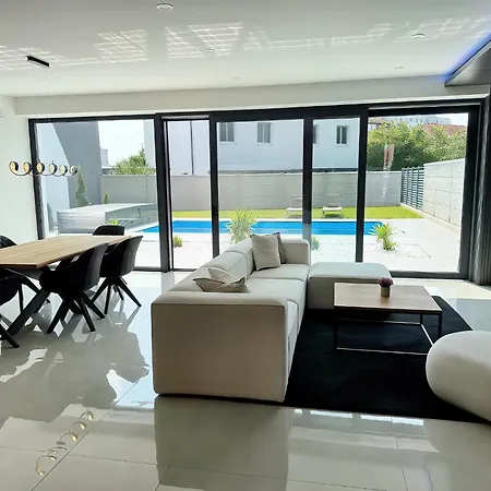 Вилла Design-villa Mit Privatem Pool & Stimmungsvoller Beleuchtung *