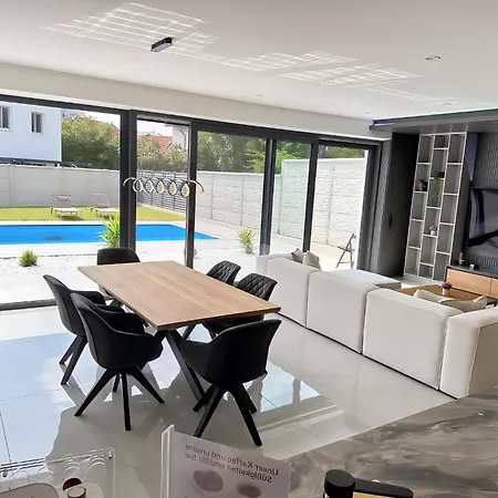 Villa Design-villa Mit Beheiztem Pool & Stimmungsvoller Beleuchtung *