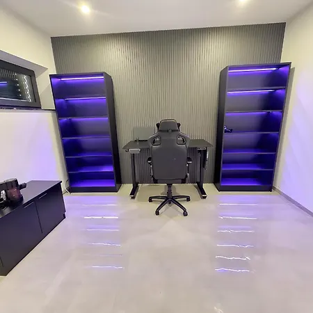 Design-villa Mit Privatem Pool & Stimmungsvoller Beleuchtung