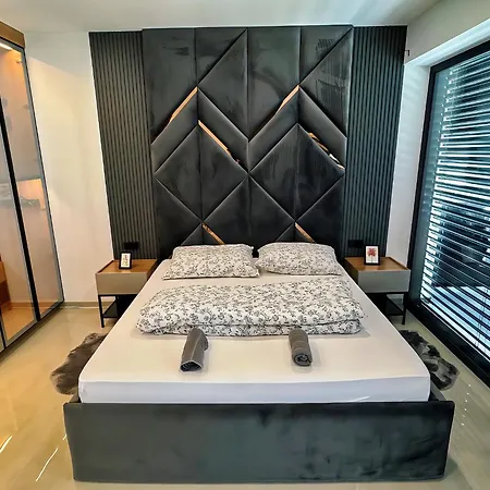 Вилла Design-villa Mit Privatem Pool & Stimmungsvoller Beleuchtung Линц