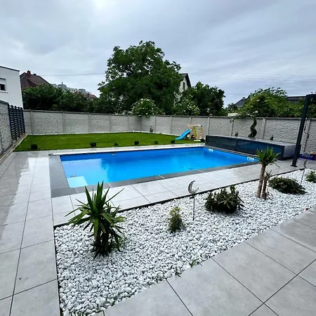 Design-villa Mit Beheiztem Pool & Stimmungsvoller Beleuchtung Villa Linz