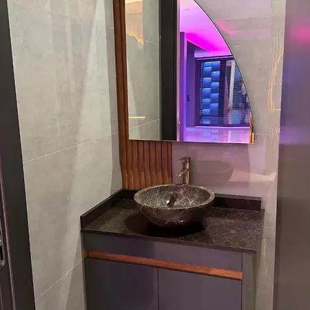 Вилла Design-villa Mit Privatem Pool & Stimmungsvoller Beleuchtung Линц