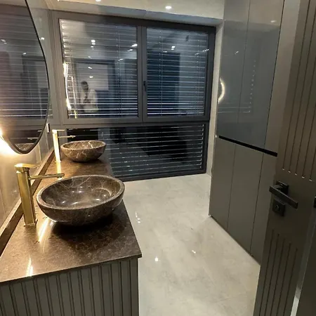 Design-villa Mit Privatem Pool & Stimmungsvoller Beleuchtung Вилла