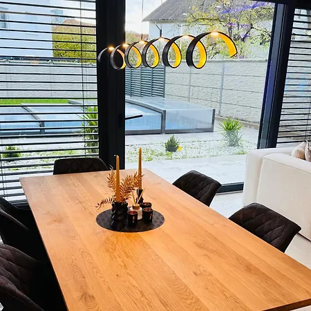Design-villa Mit Beheiztem Pool & Stimmungsvoller Beleuchtung Villa Linz