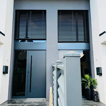 Design-villa Mit Beheiztem Pool & Stimmungsvoller Beleuchtung Linz